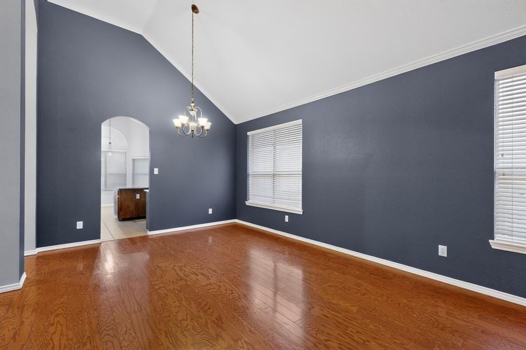 7909 Stonehaven Ln - Photo 5 of 39