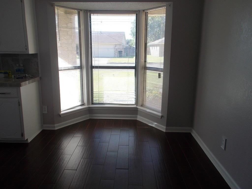 1334 Lawyers Ln - Photo 5 of 13