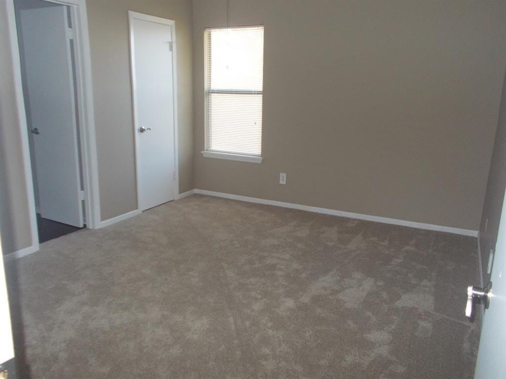 1334 Lawyers Ln - Photo 7 of 13
