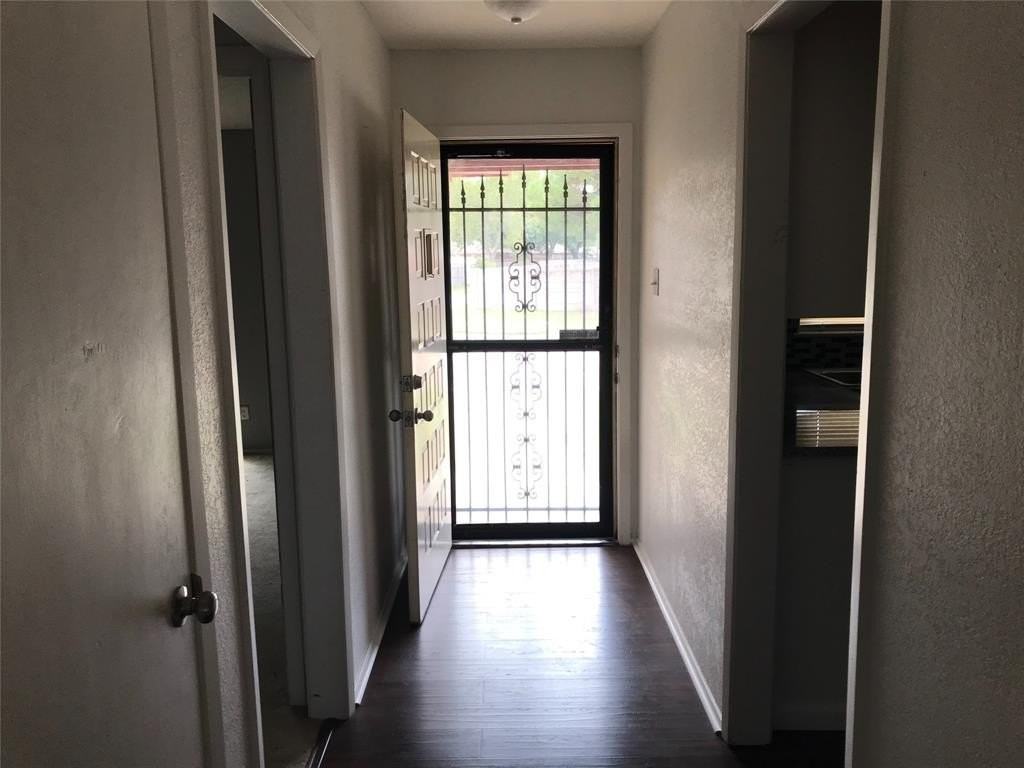 5225 Hunters Cir - Photo 2 of 19