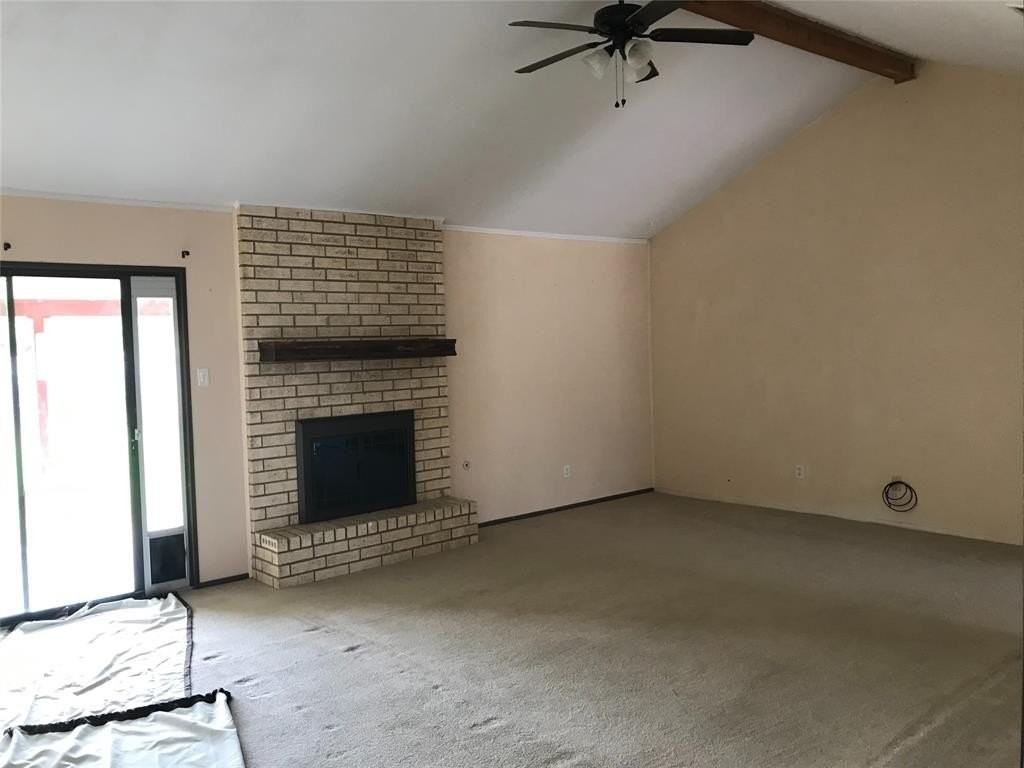 5225 Hunters Cir - Photo 4 of 19
