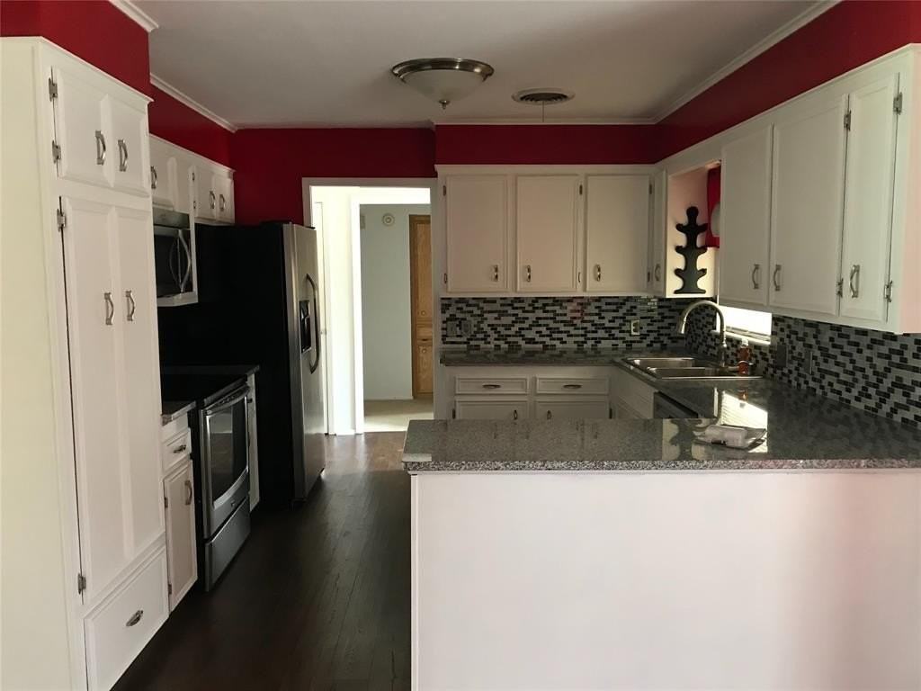5225 Hunters Cir - Photo 5 of 19