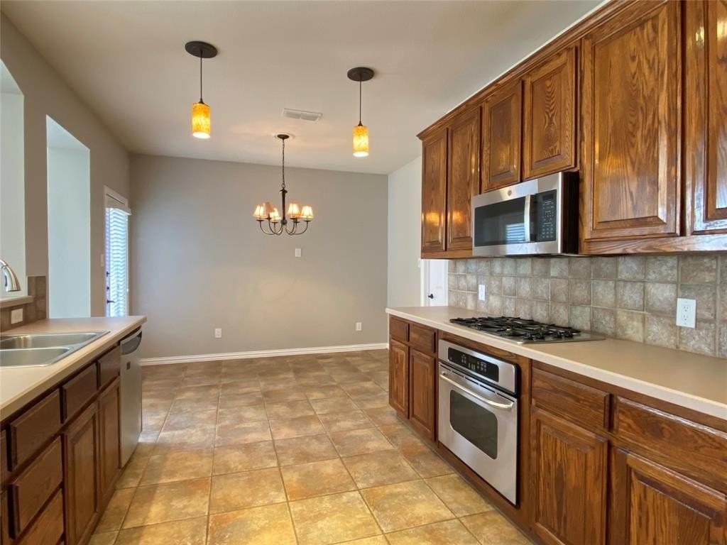15861 Twin Cove Dr - Photo 6 of 18