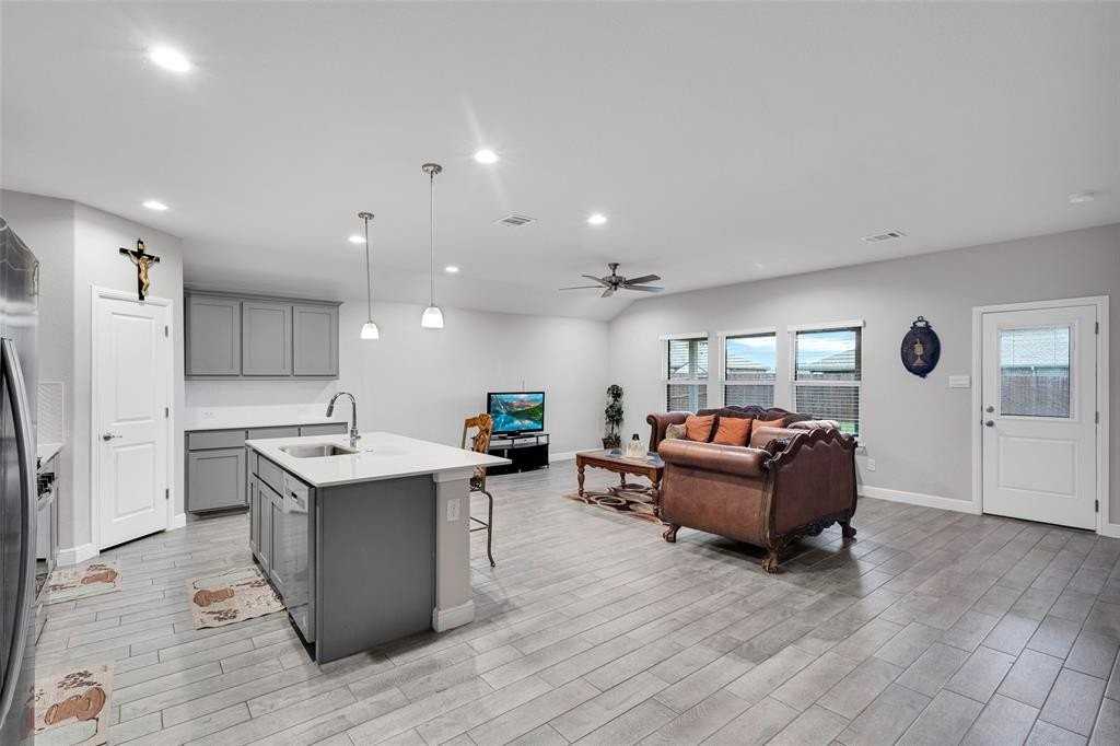 1221 Rolling Meadows Dr - Photo 3 of 27