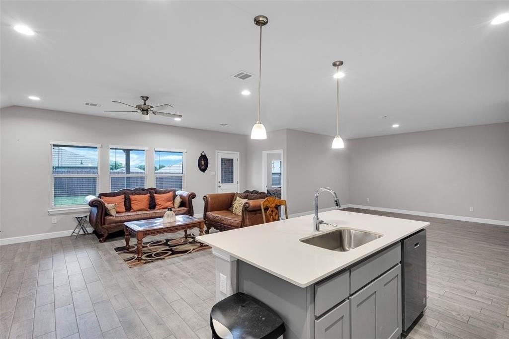 1221 Rolling Meadows Dr - Photo 4 of 27
