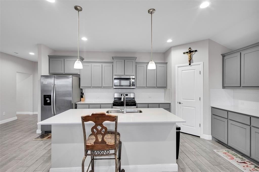 1221 Rolling Meadows Dr - Photo 6 of 27