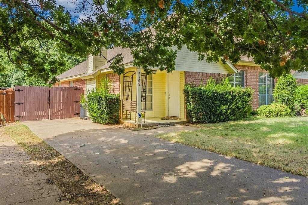 2709 Brittany Dr - Photo 2 of 25