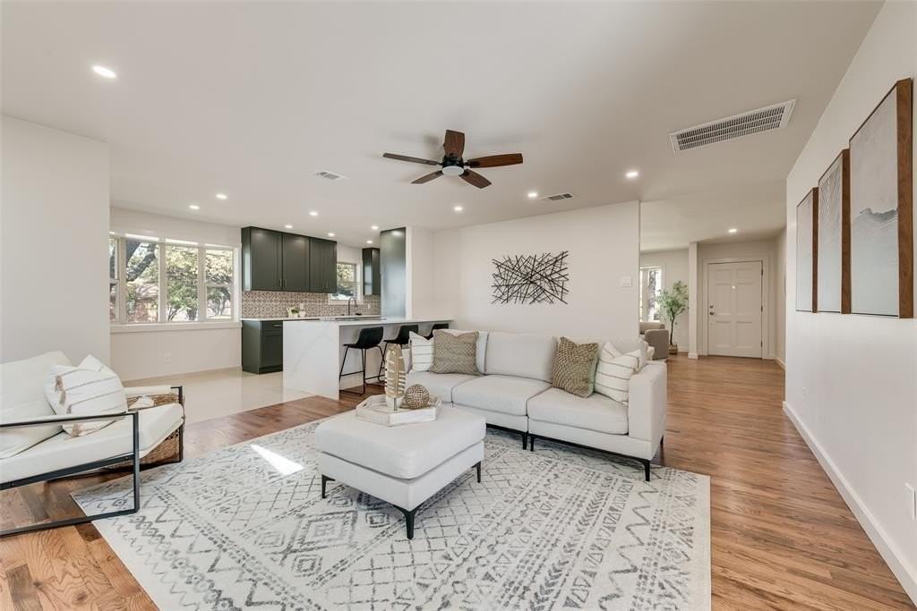 3106 Sharpview Ln - Photo 5 of 33