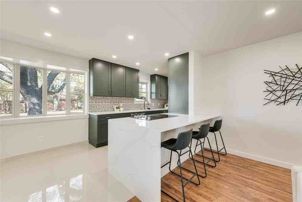 3106 Sharpview Ln - Photo 7 of 33