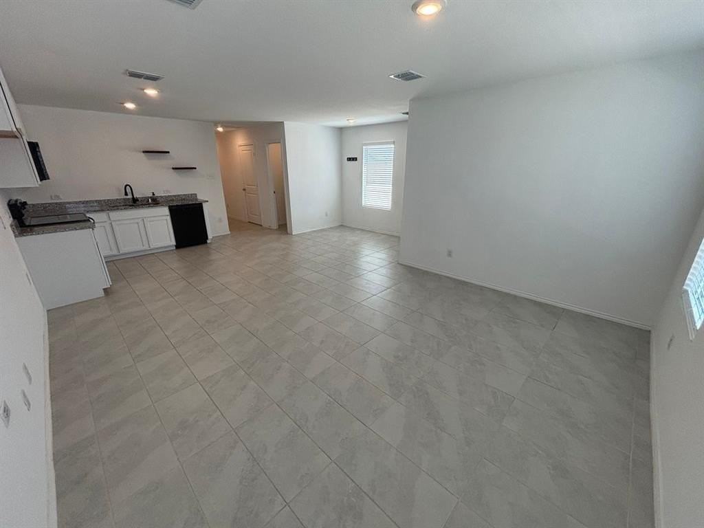 206 Sunflower St - Photo 4 of 27