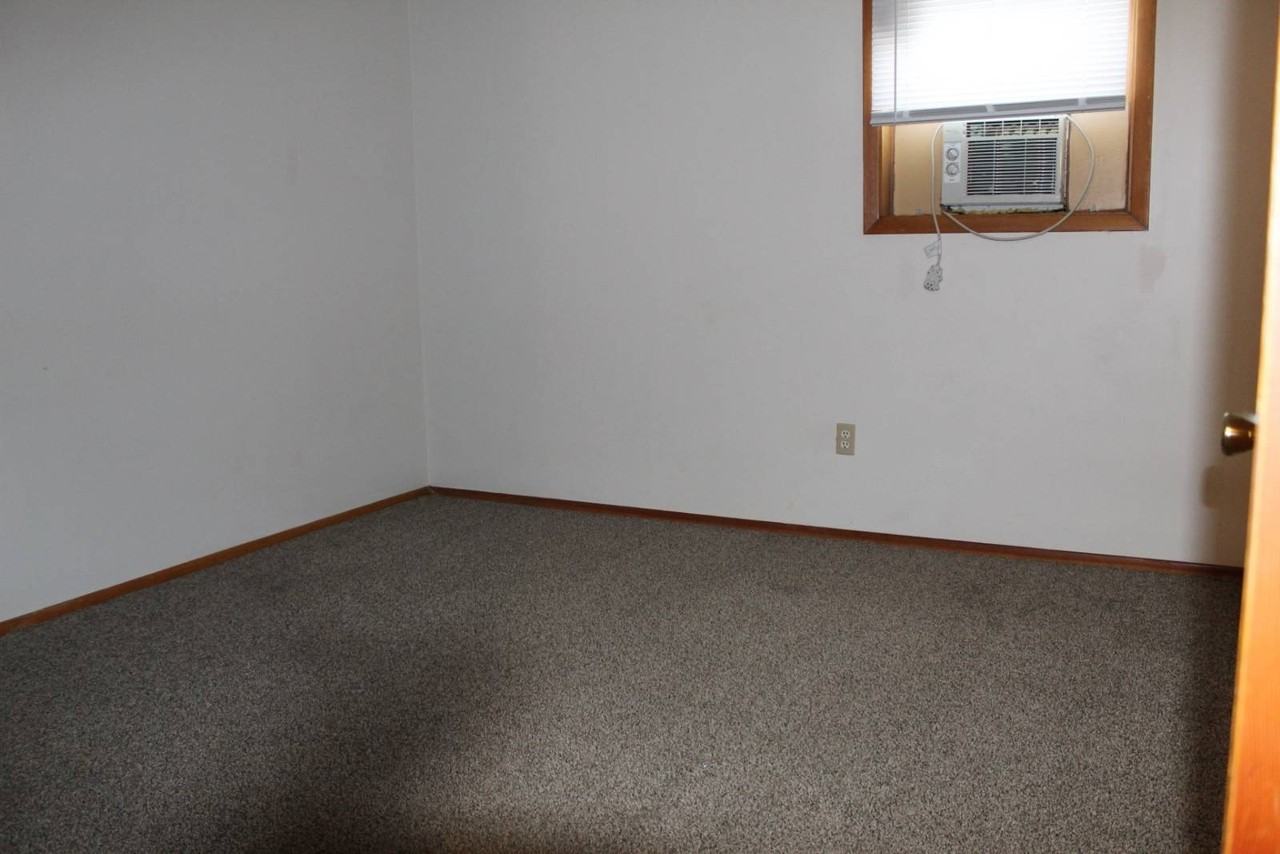 1320 Maple Dr #4 - Photo 3 of 5