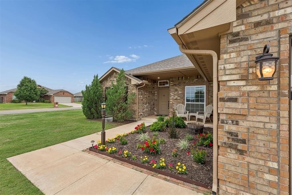 1751 Lexington Ct - Photo 4 of 49