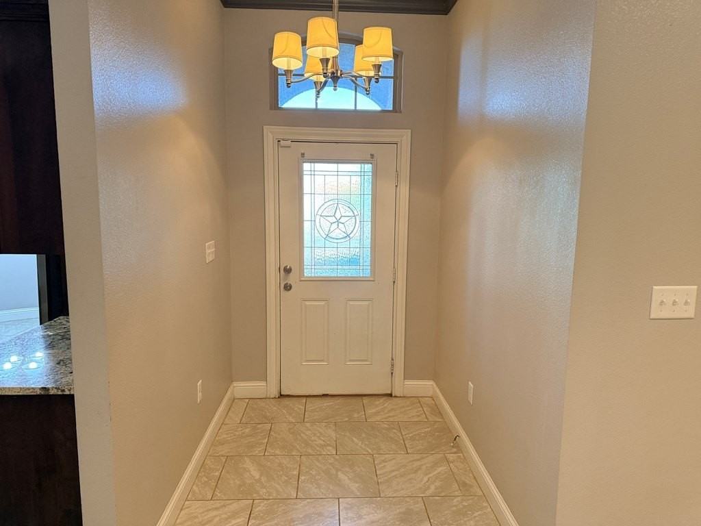 302 N Carver St - Photo 2 of 33