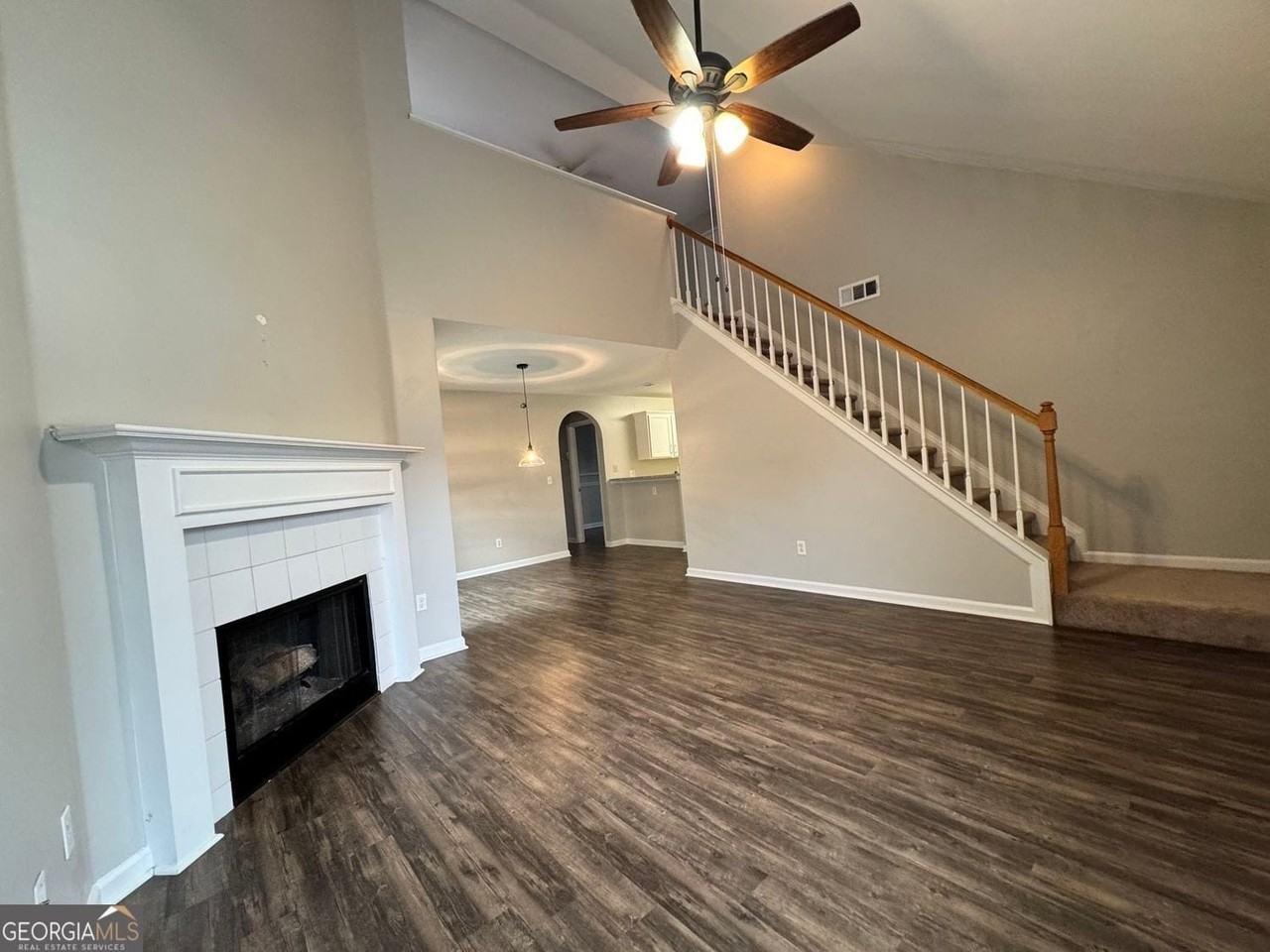 204 Park Pl - Photo 3 of 23