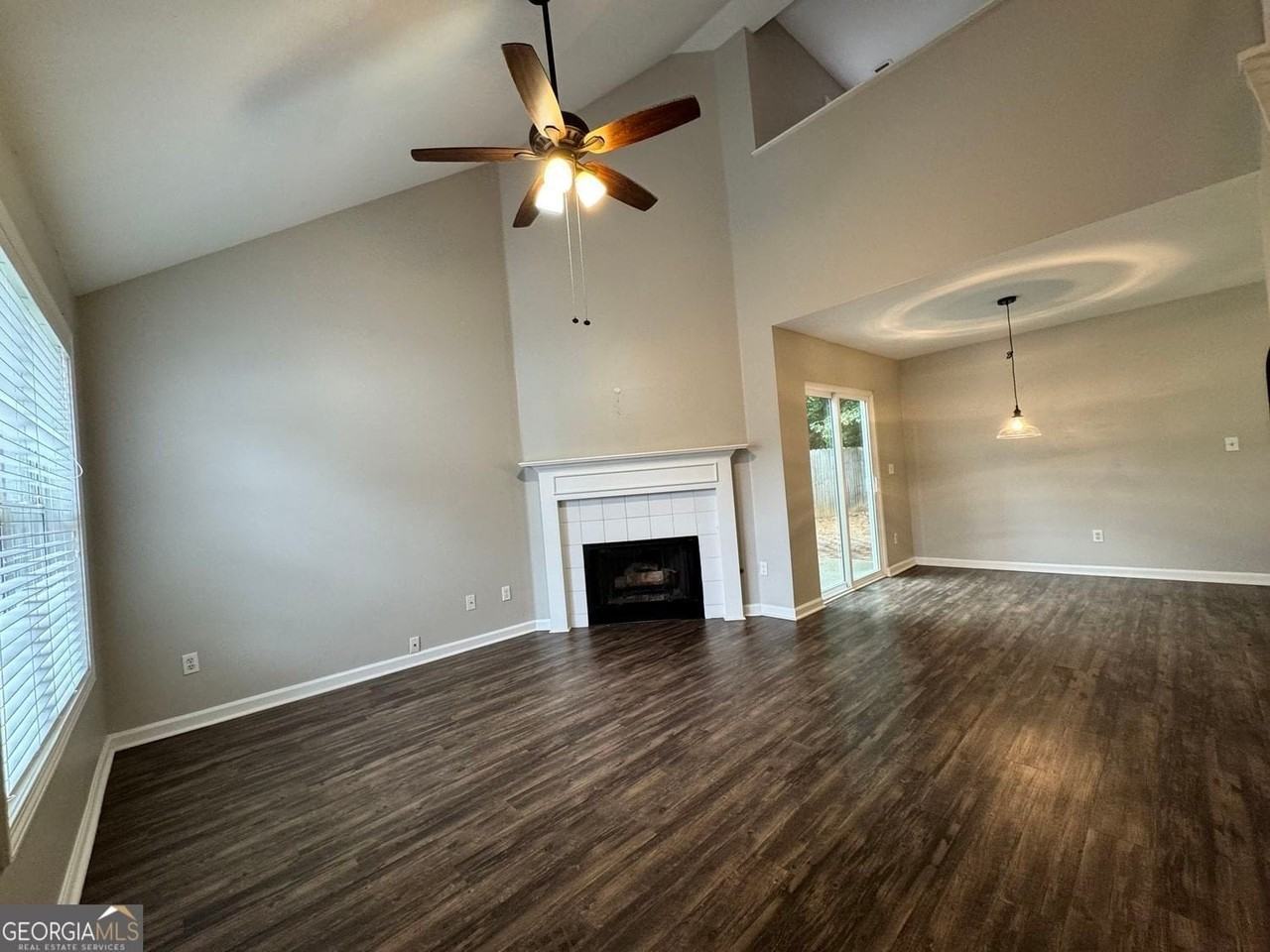 204 Park Pl - Photo 4 of 23