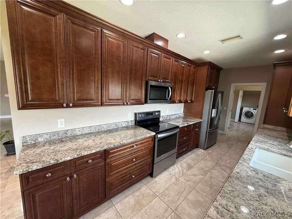 3047 W Kirkwood Pl - Photo 7 of 35