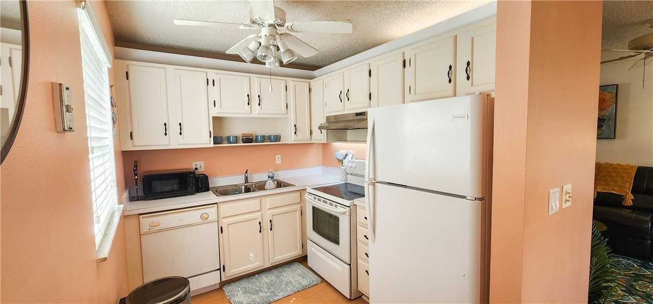 95 Spring Lake Dr #103 - Photo 7 of 16