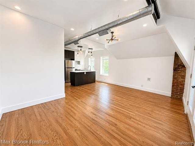 3143 Trumbull St #301 - Photo 2 of 12