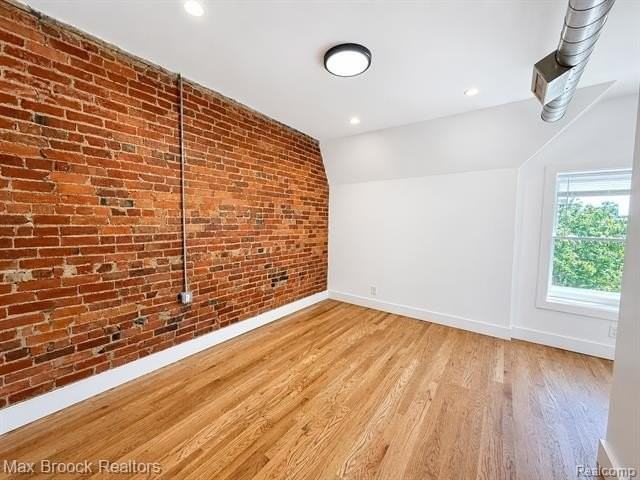 3143 Trumbull St #301 - Photo 5 of 12