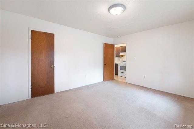 525 E Woodland St - Photo 6 of 7