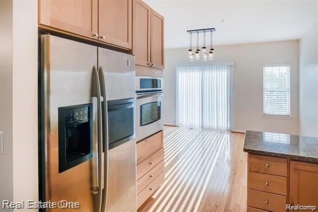 536 Graten St - Photo 6 of 17
