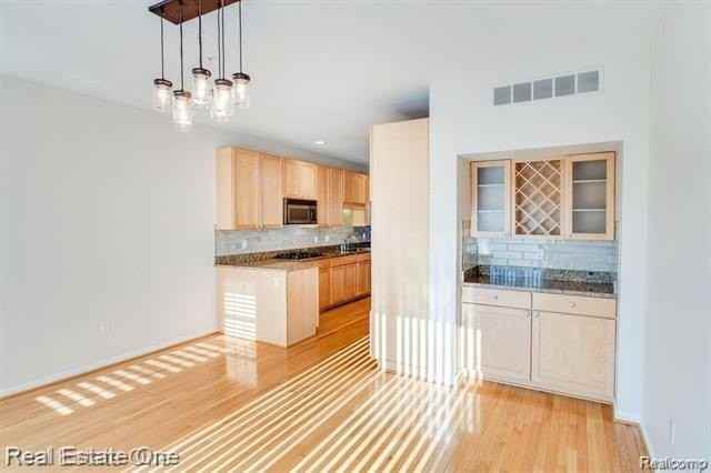536 Graten St - Photo 7 of 17