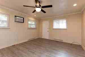 featured image of 10 Warren Dr