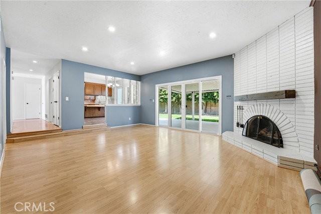 1163 N Lincoln St - Photo 7 of 8