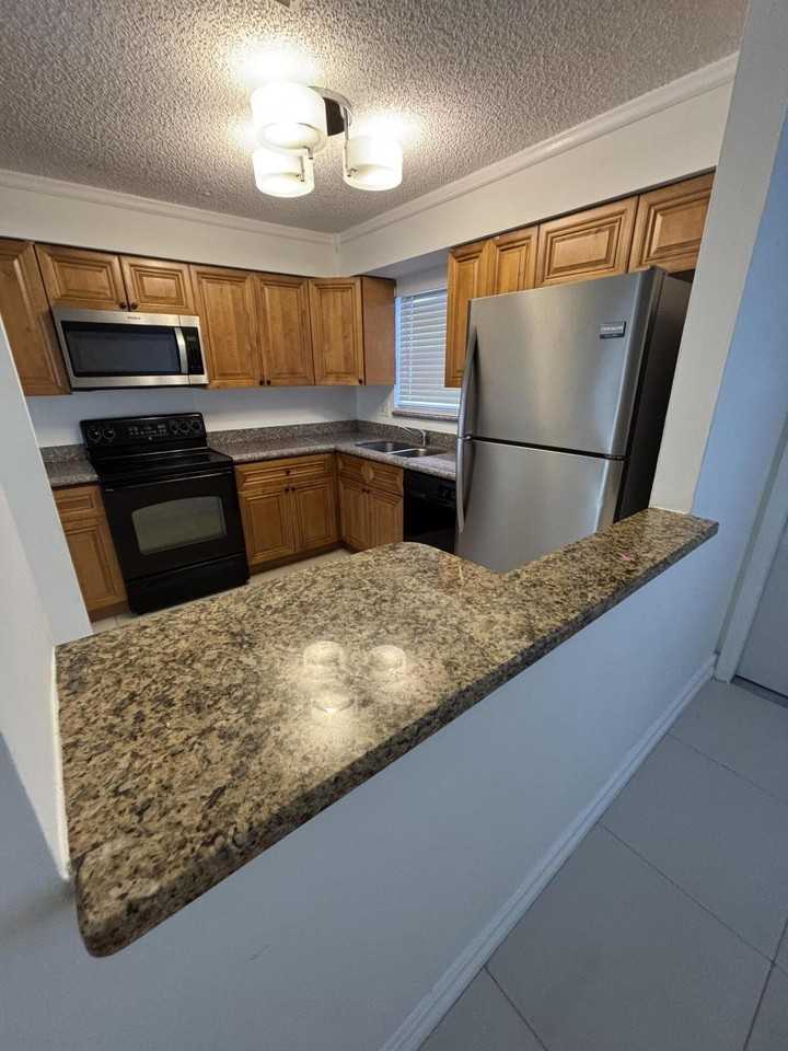 3604 Inlet Cir - Photo 2 of 16