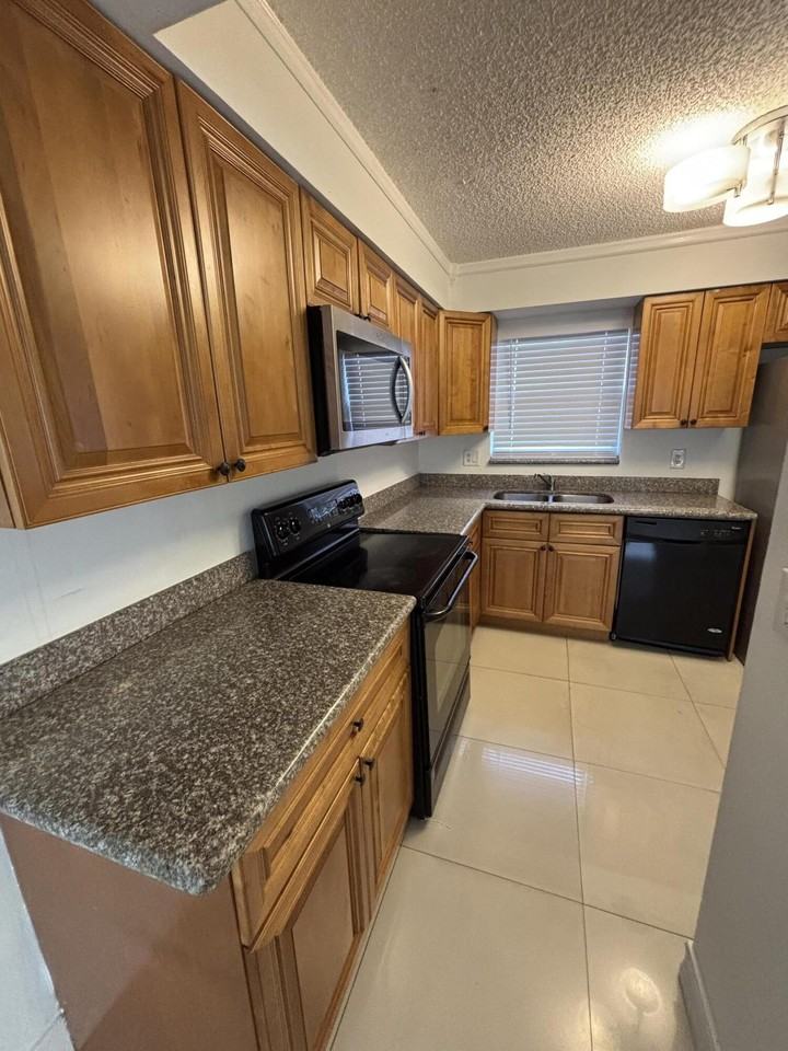 3604 Inlet Cir - Photo 3 of 16