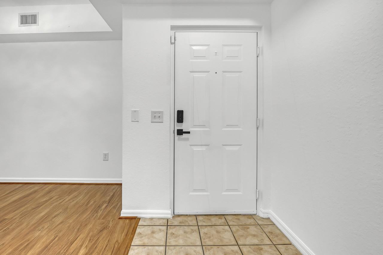 340 Crestwood Cir #302 - Photo 4 of 30
