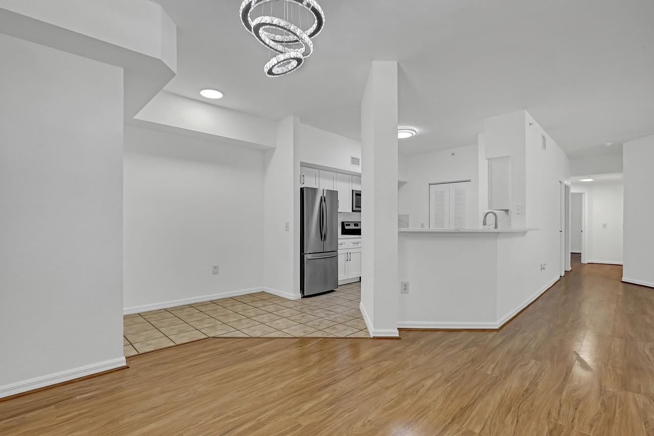 340 Crestwood Cir #302 - Photo 5 of 30