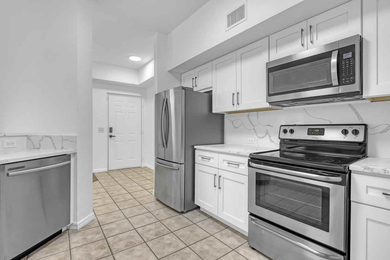 340 Crestwood Cir #302 - Photo 6 of 30