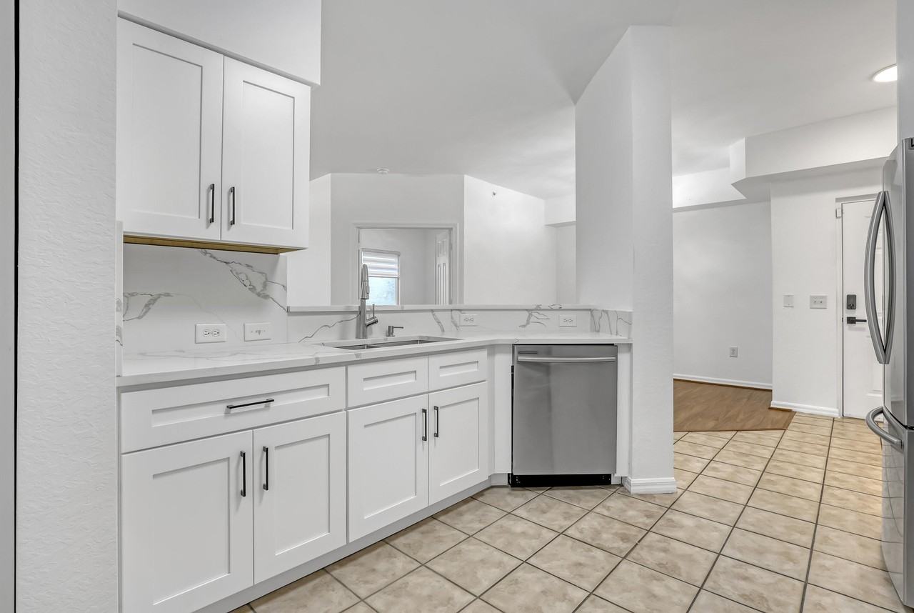 340 Crestwood Cir #302 - Photo 7 of 30