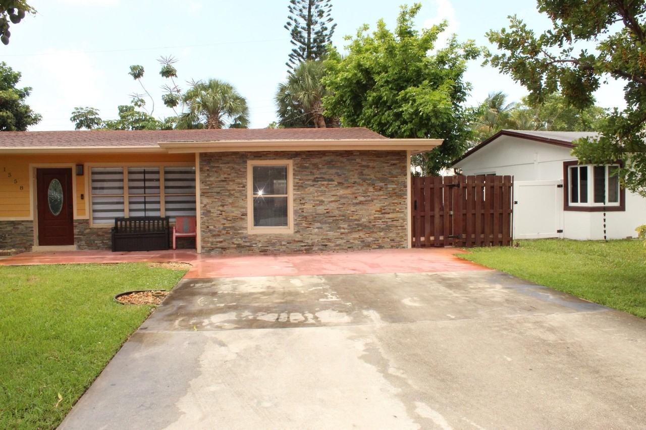 1558 Ne 30th St - Photo 5 of 35