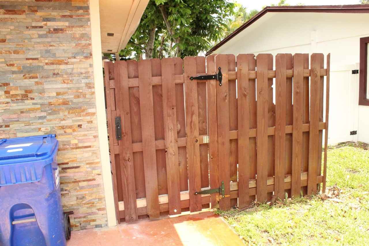 1558 Ne 30th St - Photo 7 of 35