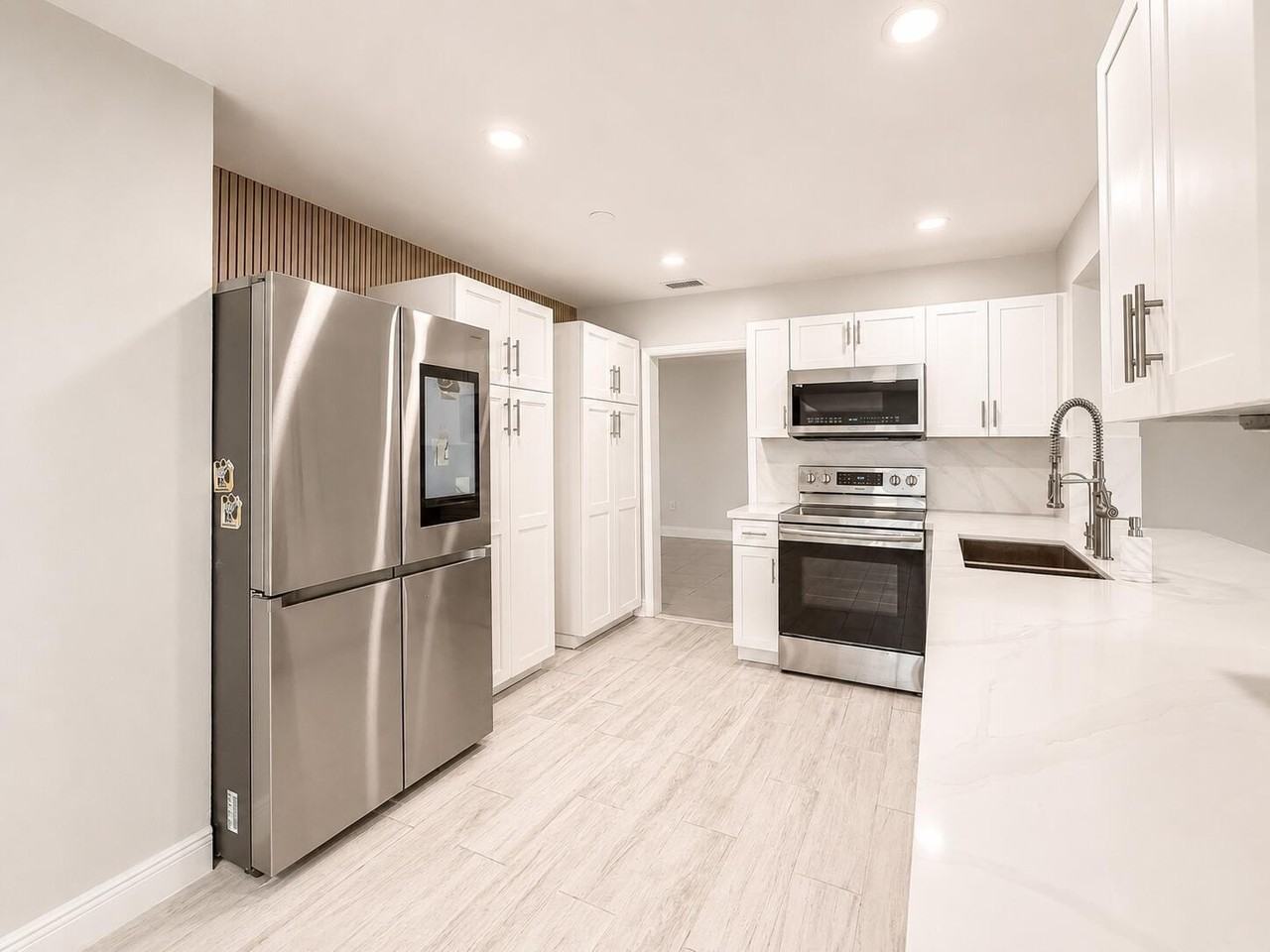 1200 Nw 76th Ave - Photo 4 of 29
