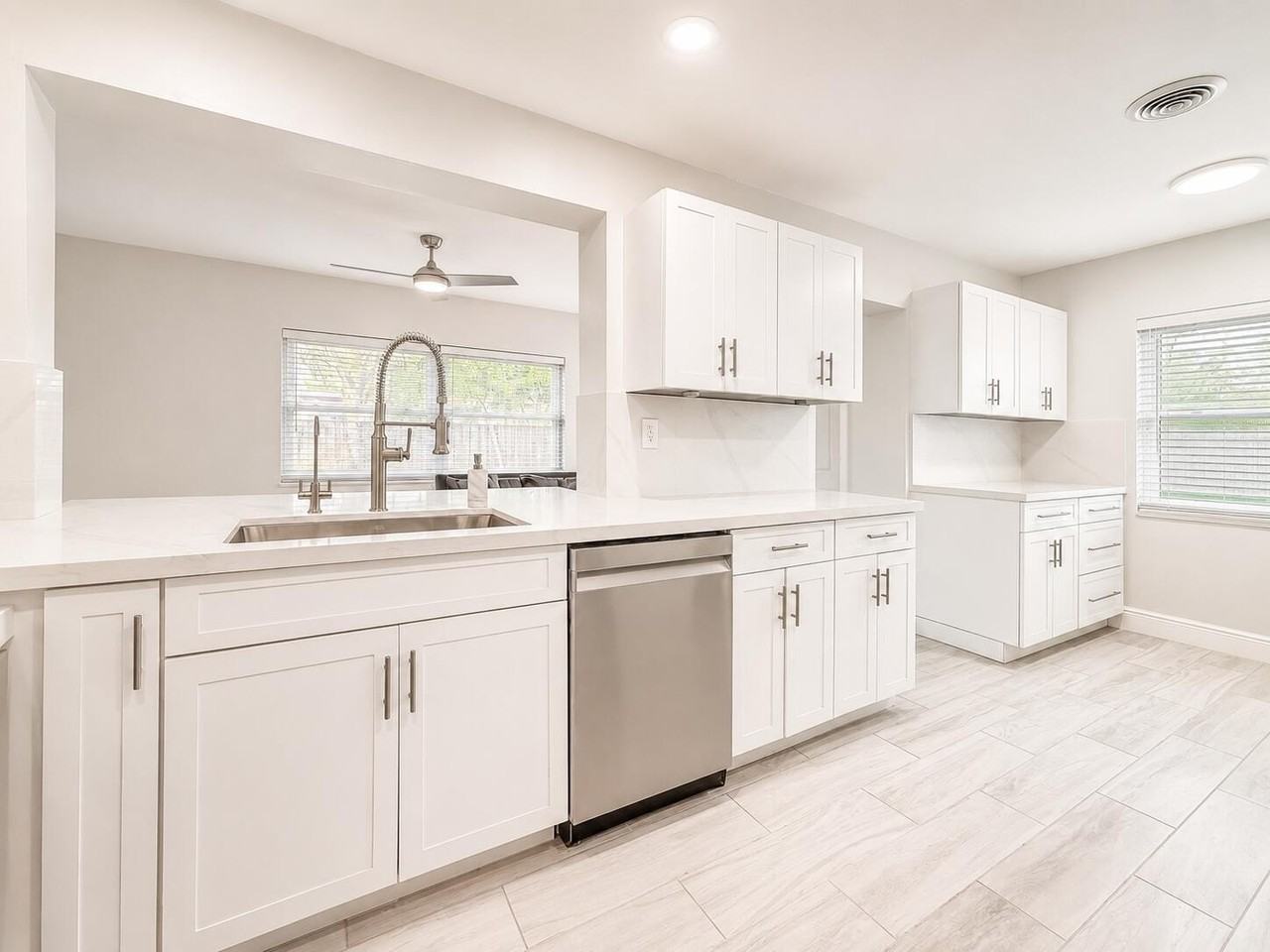 1200 Nw 76th Ave - Photo 6 of 29