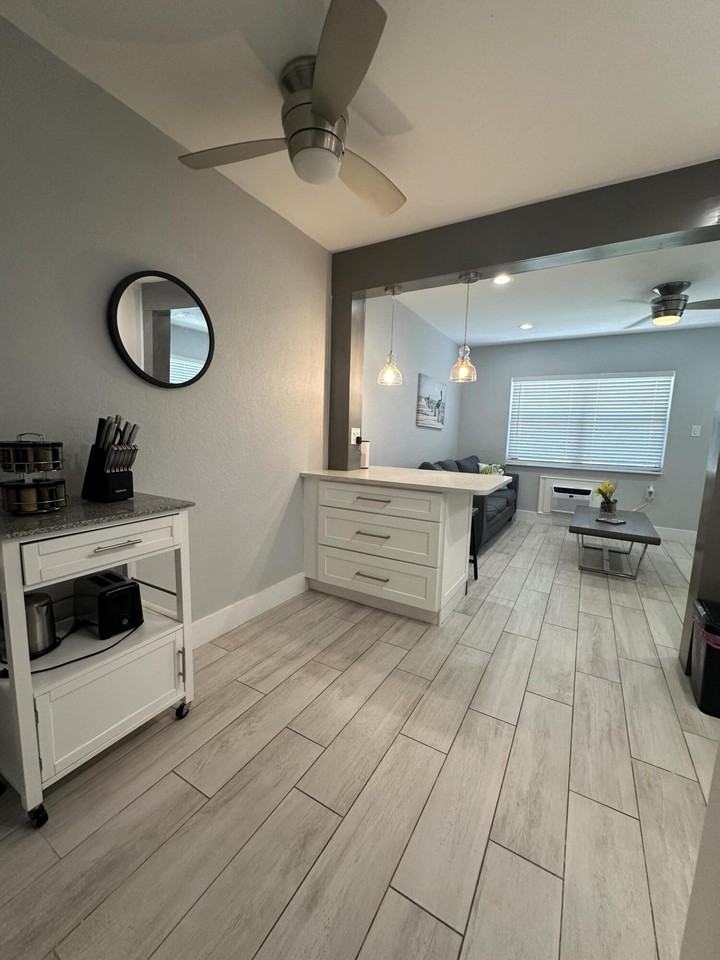 119 Sunrise Ave #A - Photo 5 of 13