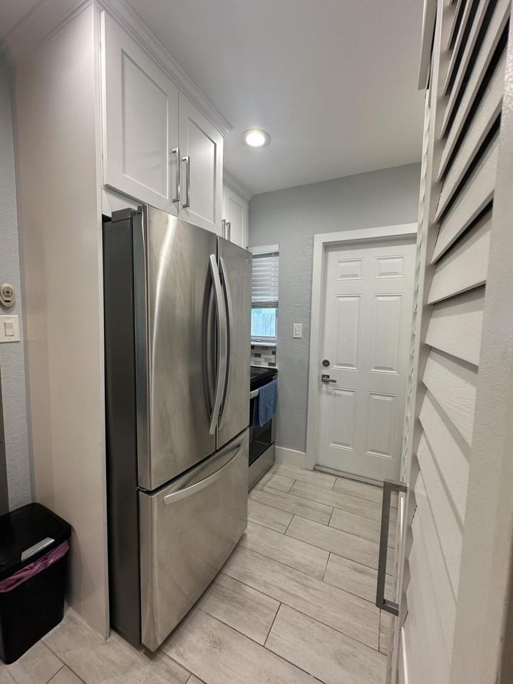 119 Sunrise Ave #A - Photo 7 of 13
