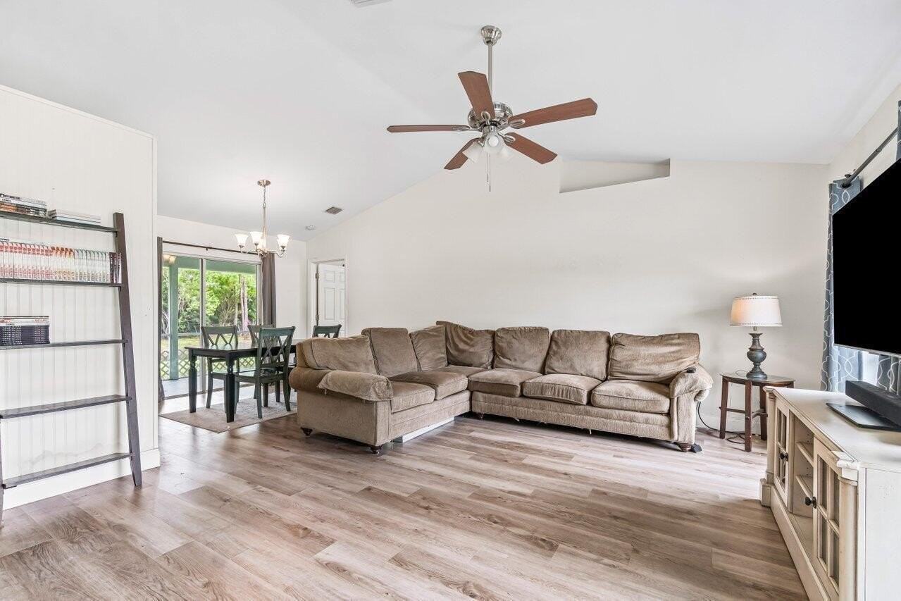 15439 63rd Pl N - Photo 2 of 37