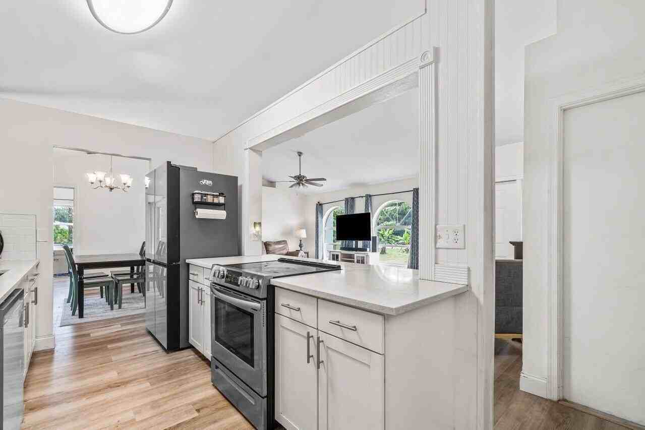 15439 63rd Pl N - Photo 7 of 37