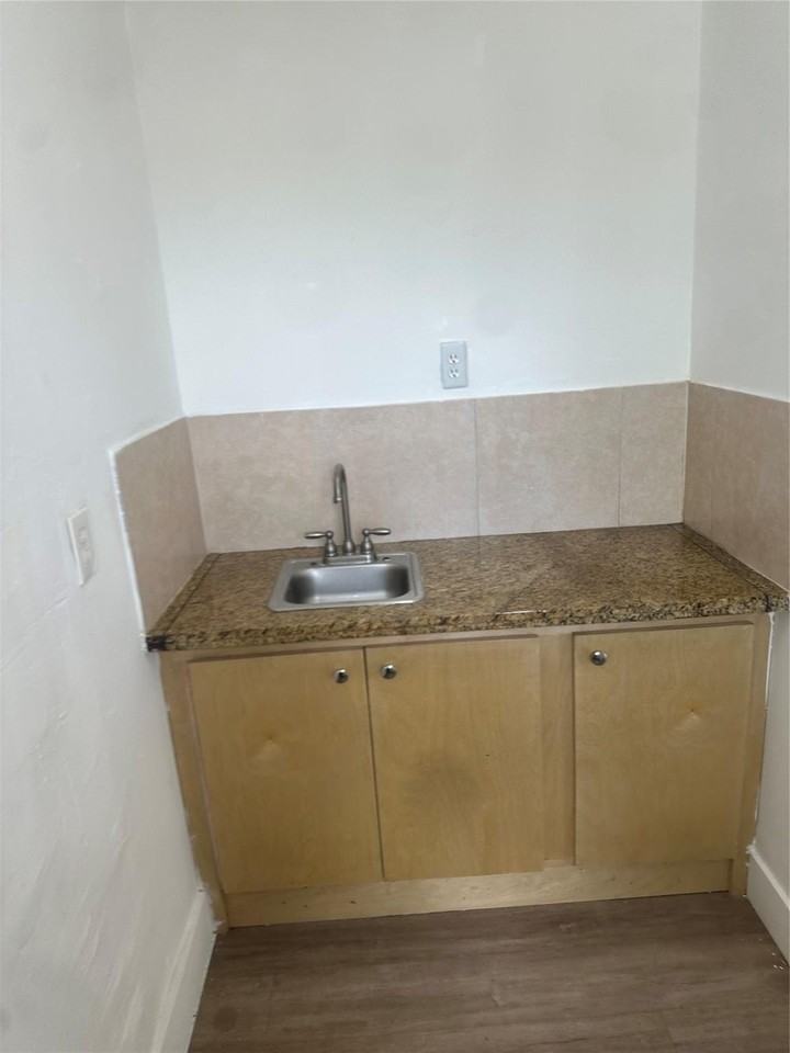 6541 Miramar Pkwy - Photo 5 of 12
