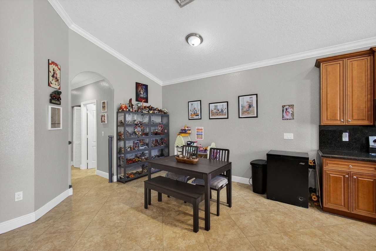 3125 Shelby Way - Photo 5 of 28