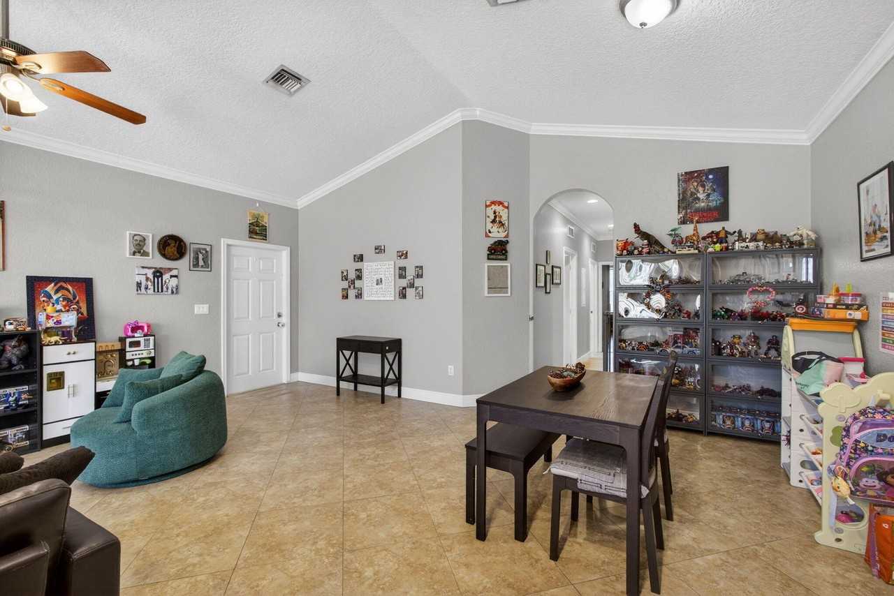 3125 Shelby Way - Photo 6 of 28