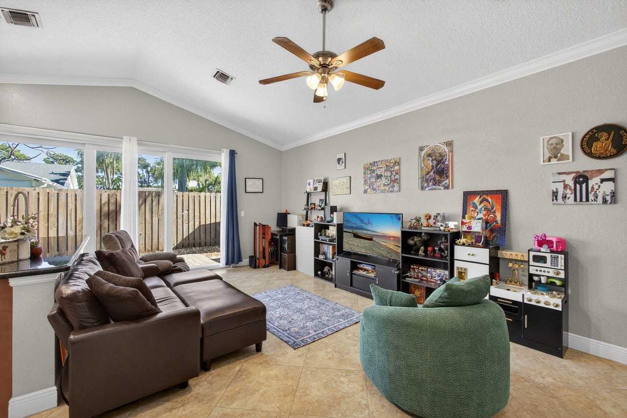 3125 Shelby Way - Photo 7 of 28