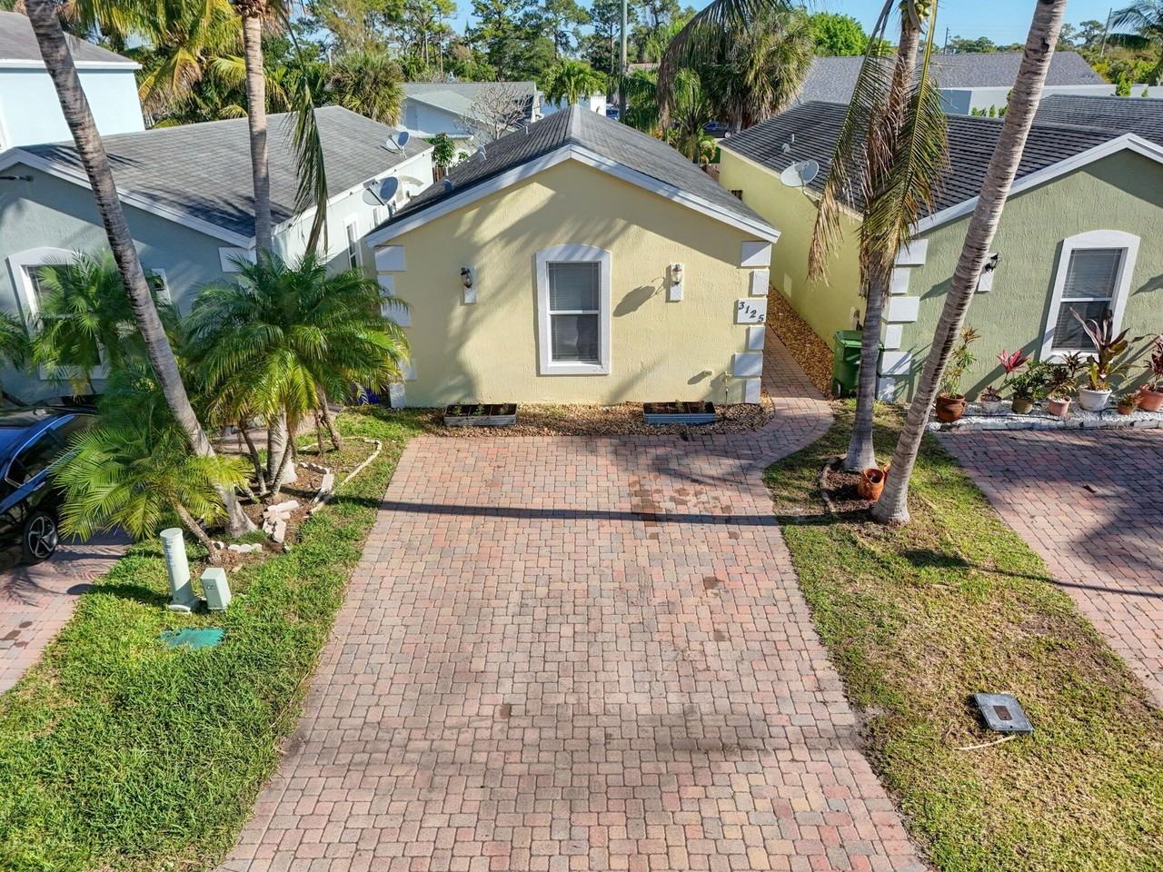 3125 Shelby Way - Photo 2 of 26