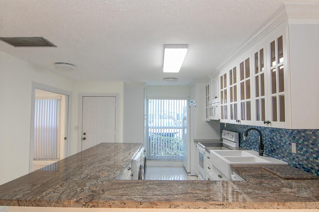 13741 Flora Pl #B - Photo 6 of 34