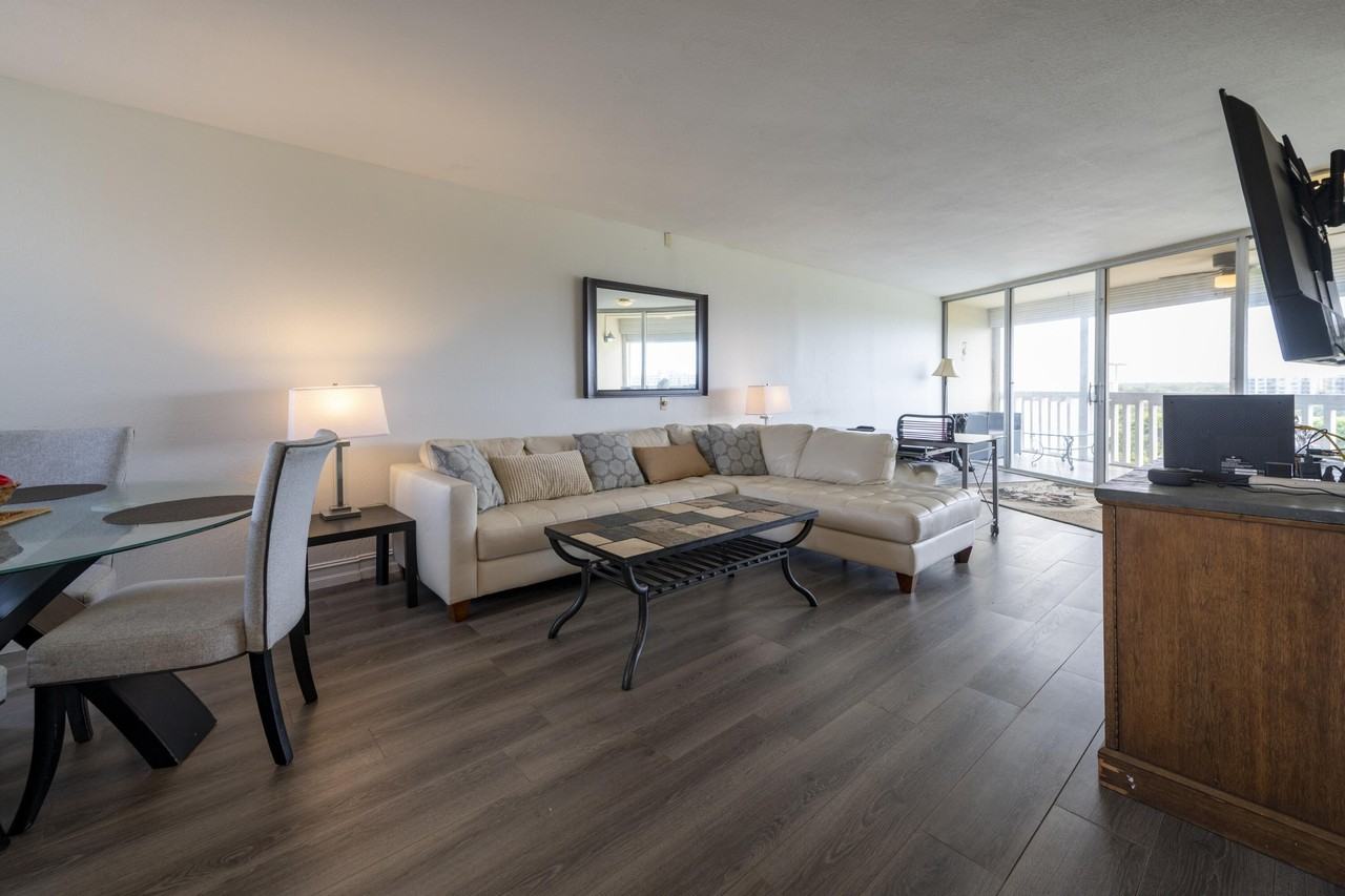 6911 Environ Blvd #8G - Photo 3 of 24