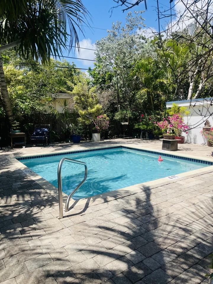 590 Nw 40th Ct